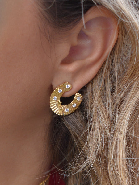 Tyche Γούρι 2026 Σκουλαρίκια πέταλο με λευκές πέτρες